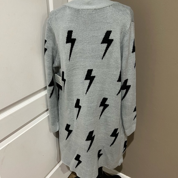 New Soho Apparel Sweater - Picture 2 of 3